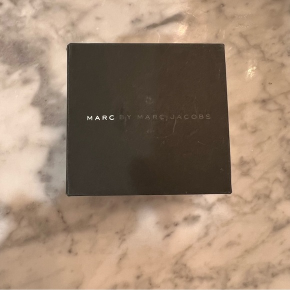 Marc Jacobs Leather Watch - Picture 2 of 8